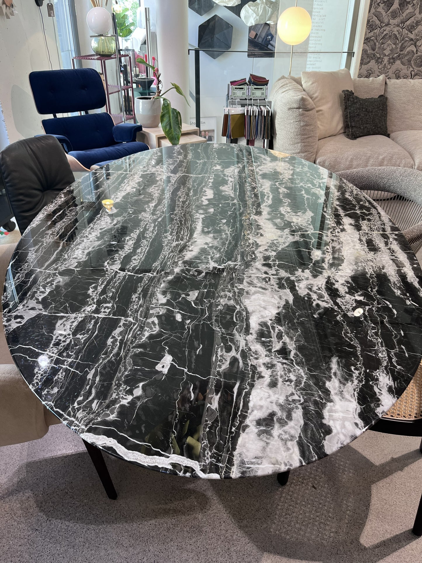 Knoll International, Saarinen Tisch
