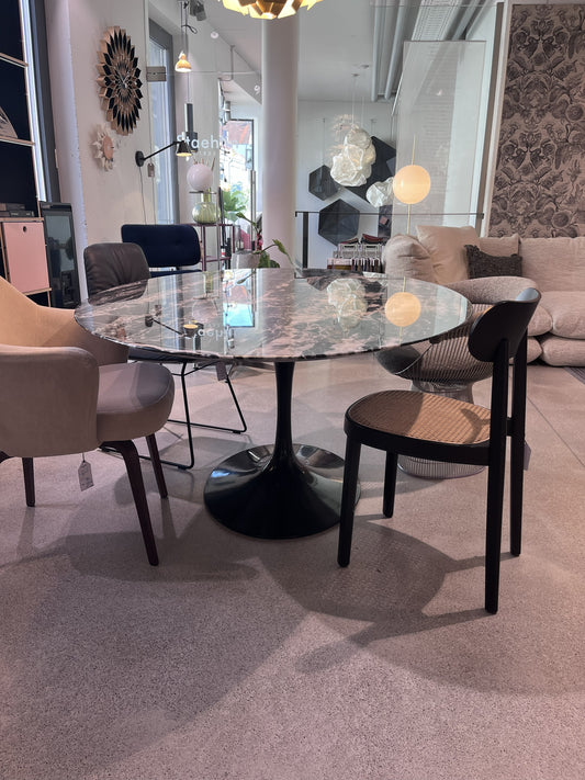 Knoll International, Saarinen Tisch
