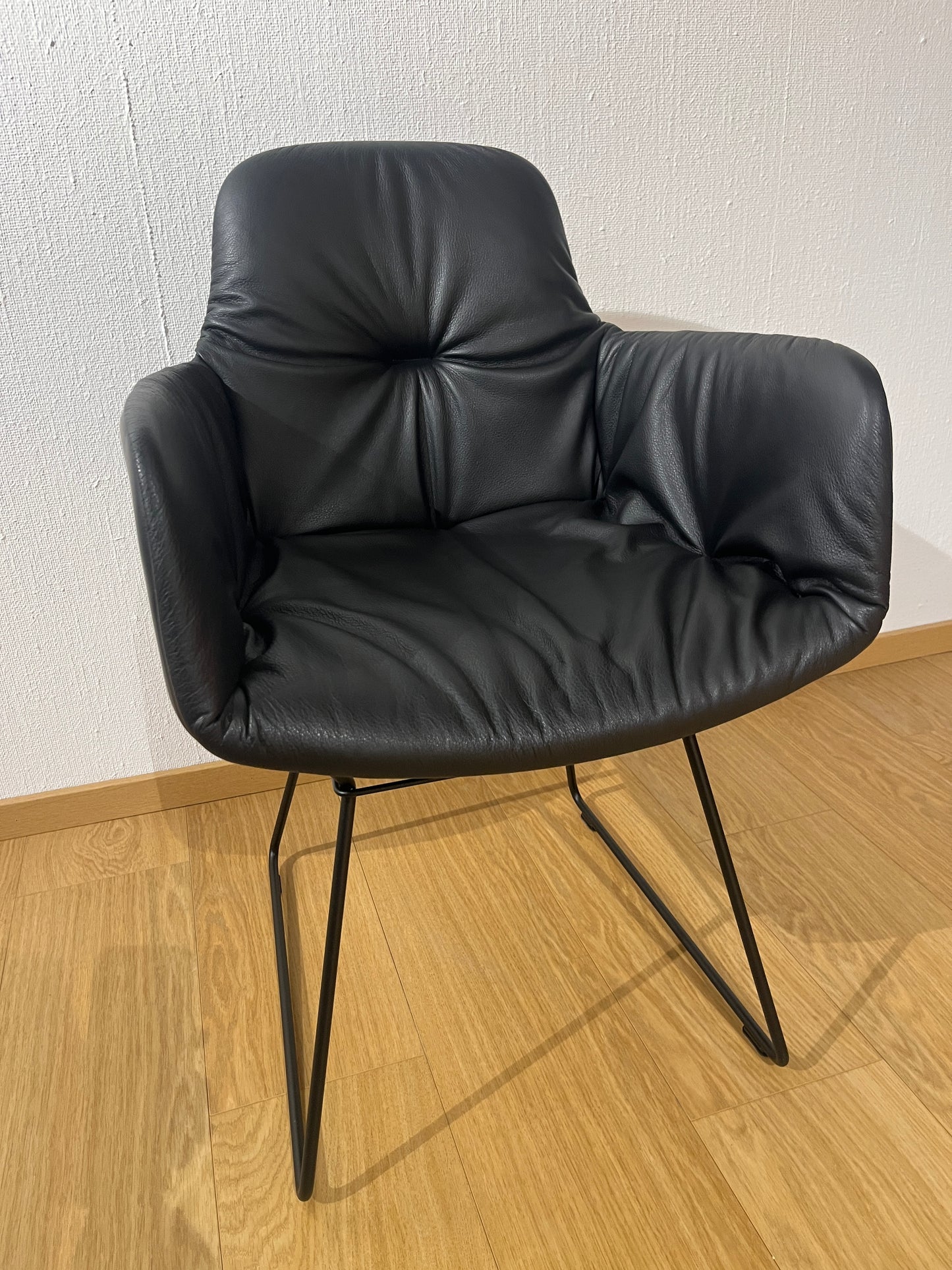 Freifrau Leya Armchair High